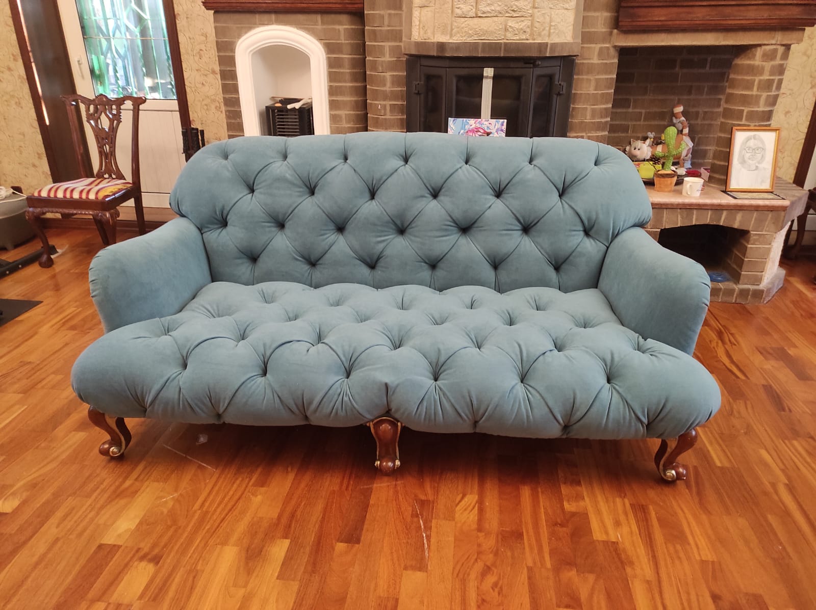 Обивка дивана. Новопавловск